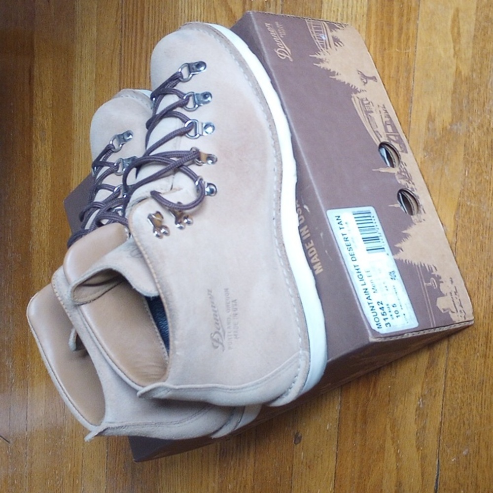 Danner Mountain Light Desert Tan Men's Hiking Boots Gore-tex Crepe Sole 10.5 EE